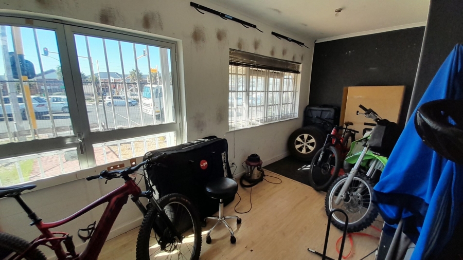 To Let Commercial Property for Rent in Tokai Western Cape